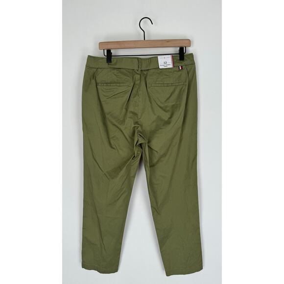 Tommy Hilfiger Womens Green Relaxed Tapered Leg Chino Pants Belted Size 12 NWT - Picture 2 of 8